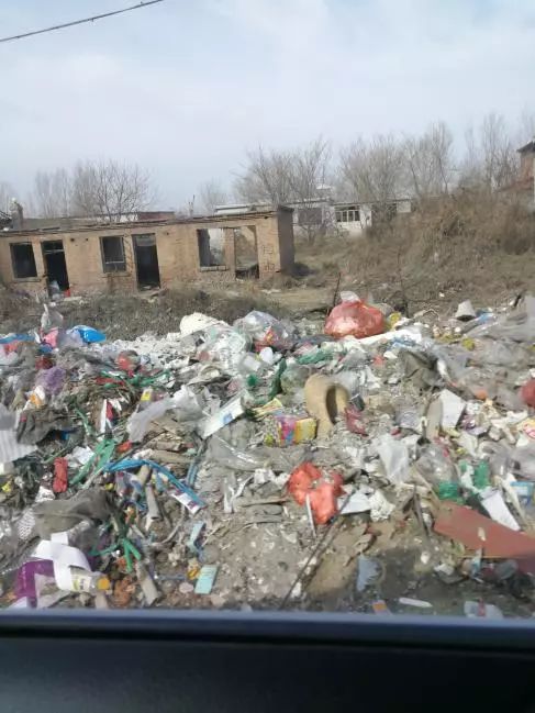 地道战景区，被“汉奸”和垃圾攻陷