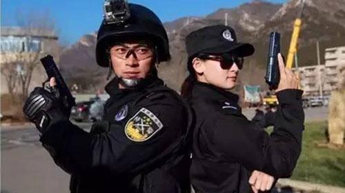 在热议龙哥案的正当防卫时能否议议警察也需要执法豁免权?