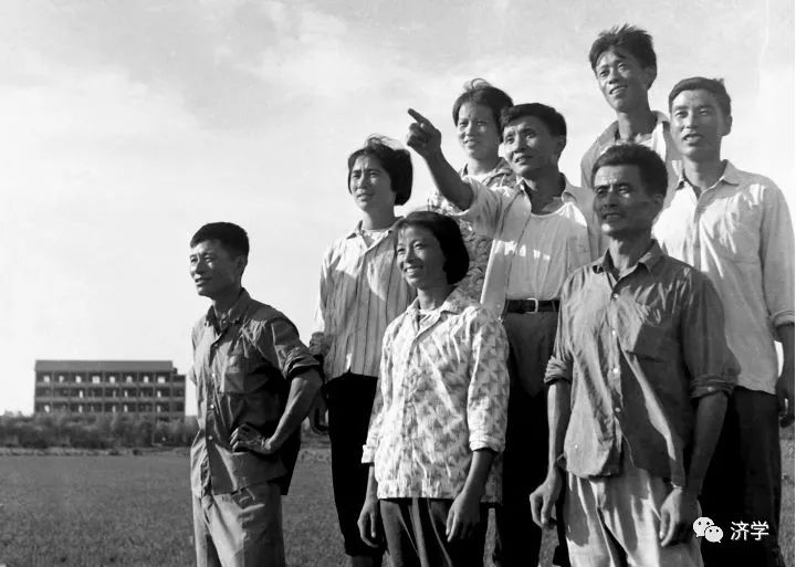 天下第一村的成功来自于学习大寨精神