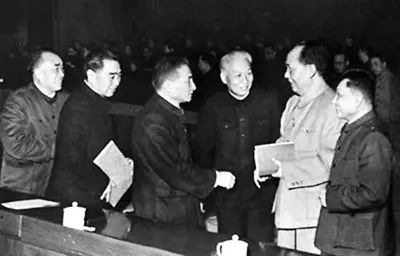 这次党代会为何要指名道姓地批评某些中央委员？
