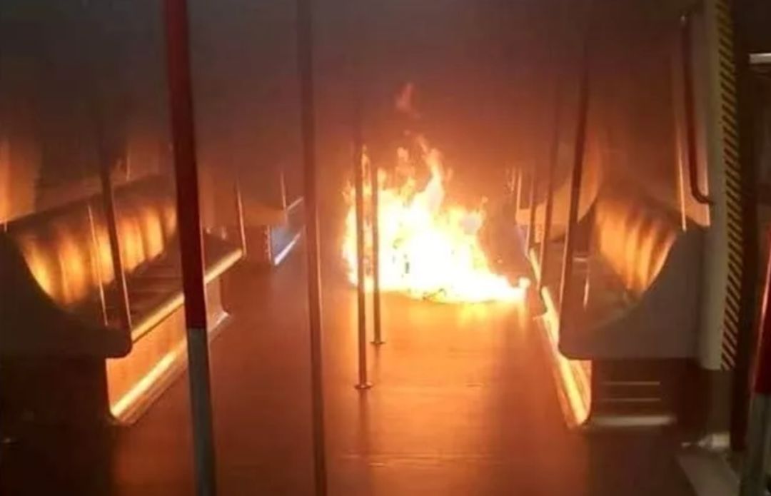 灵魂拷问：都开始杀人了，谁能救香港？